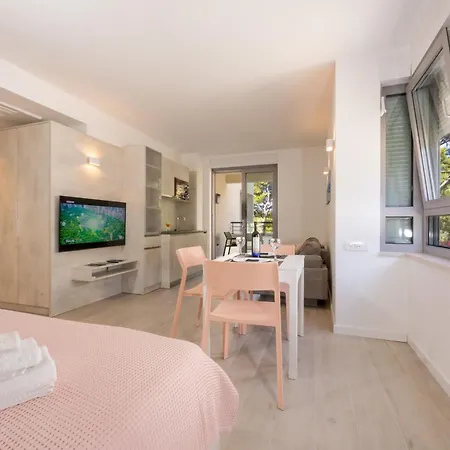 Beachfront Tide Srzic Апартаменты Макарска