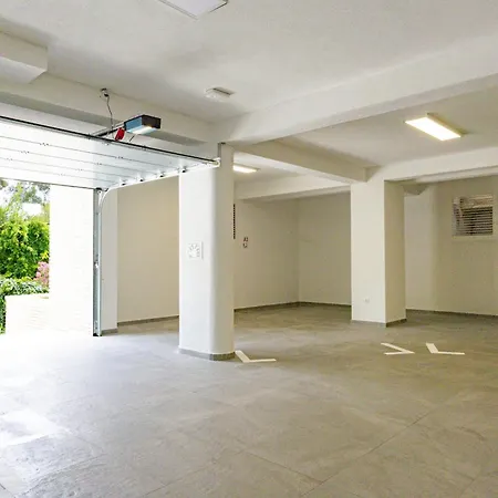 Beachfront Tide Srzic Апартаменты Макарска
